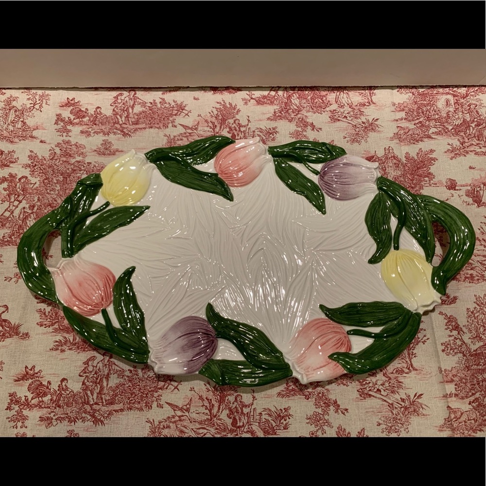 NWOT OMNIBUS by FITZ & FLOYD CERAMIC TULIP PLATTER.